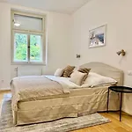 Luxury Modern With View Daire Prag