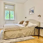 Luxury Modern With View Daire Prag
