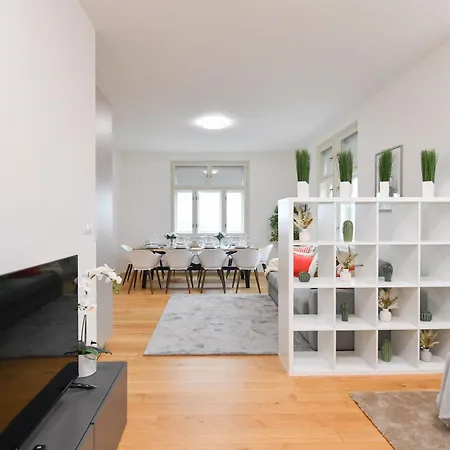 Luxury Modern With View * Prague