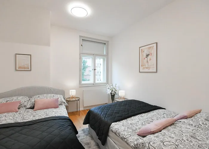 Luxury Modern With View פראג